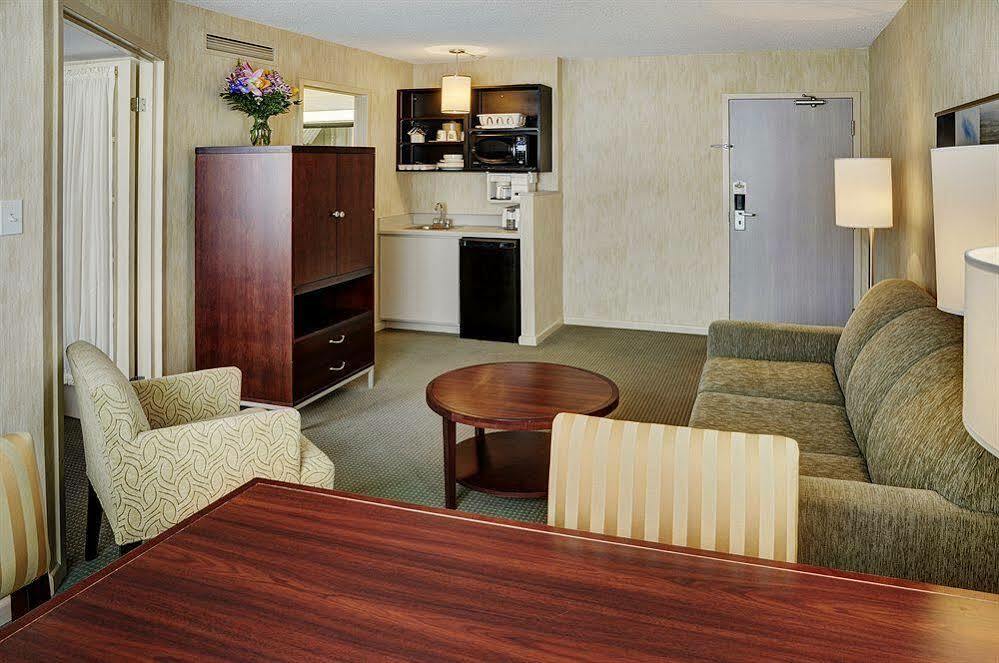 Embassy By Hilton Airport Hotel Toronto